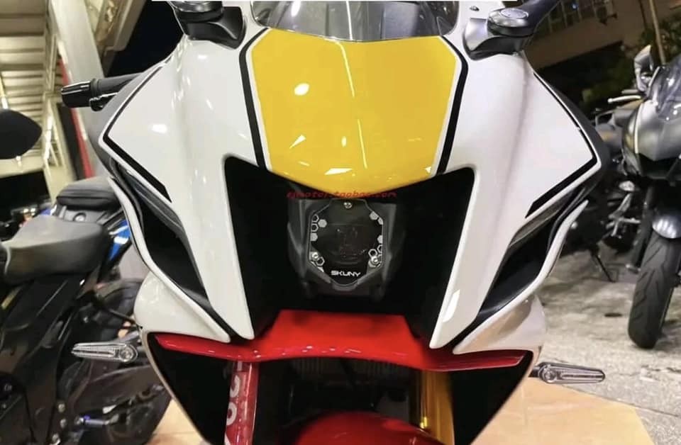 Yamaha R15m V4 projection light cover image