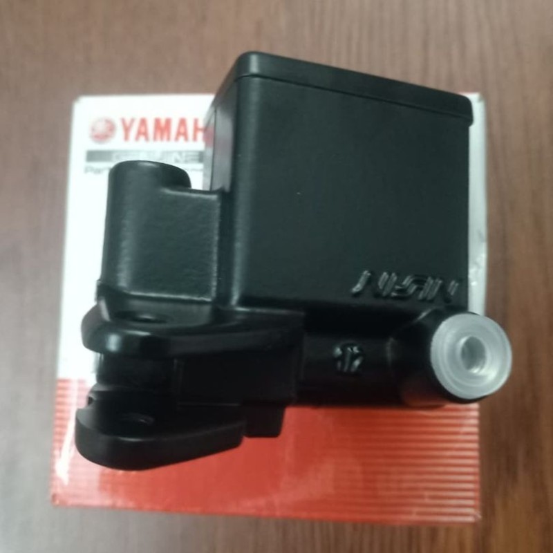 Front Master Cylinder FZS V3 / FZS V3 Deluxe / R15 V3 / R15 V4 BS6 / R15 M BS6 / MT 15, MASTER CYLINDER SU B9E-F580A-00 image