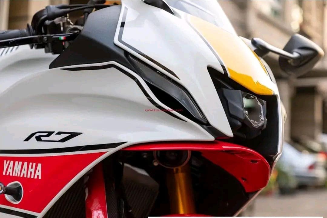 Yamaha R15m V4 projection light cover image