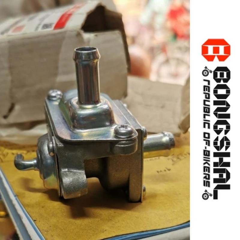 AC Pump Suzuki Gixxer Carburetor Double Disc, VALVE ASSY, 2ND AIR 18450-34G70-000 image