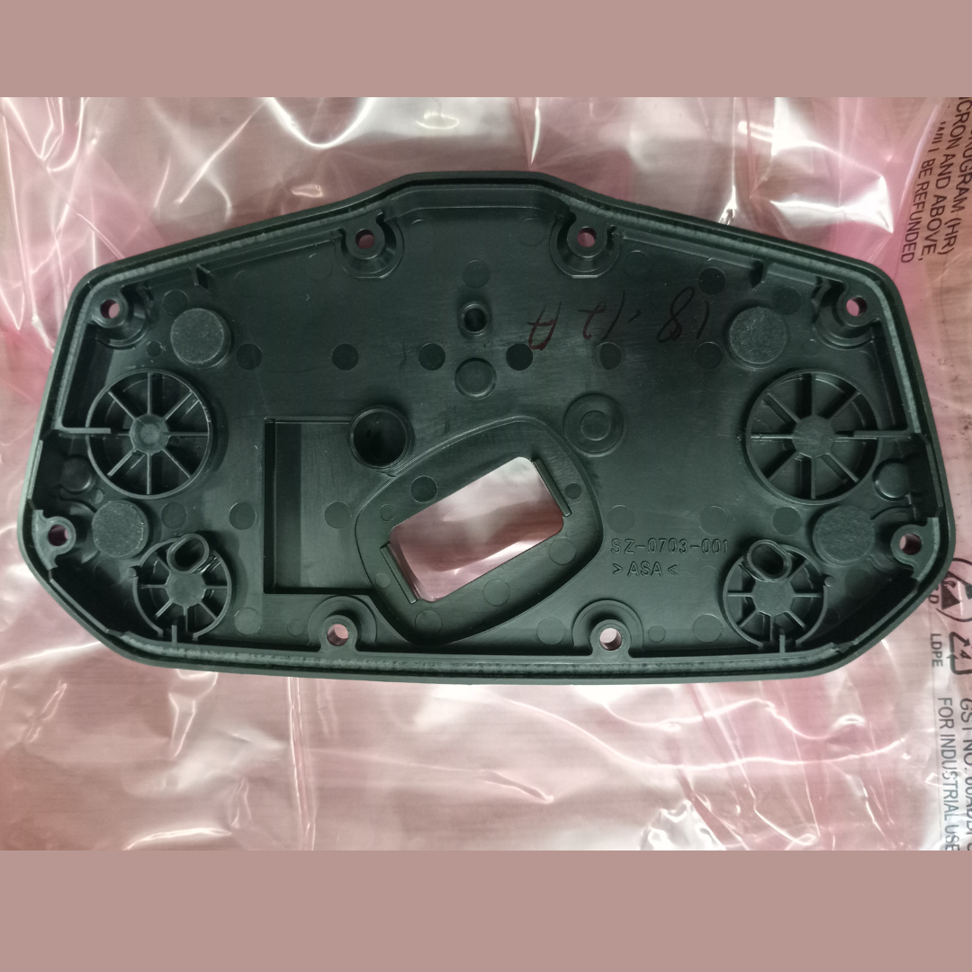 Meter Cover Lower Part Gixxer Fi ABS / Carburetor Case, Lower 34111-41K00-000 image