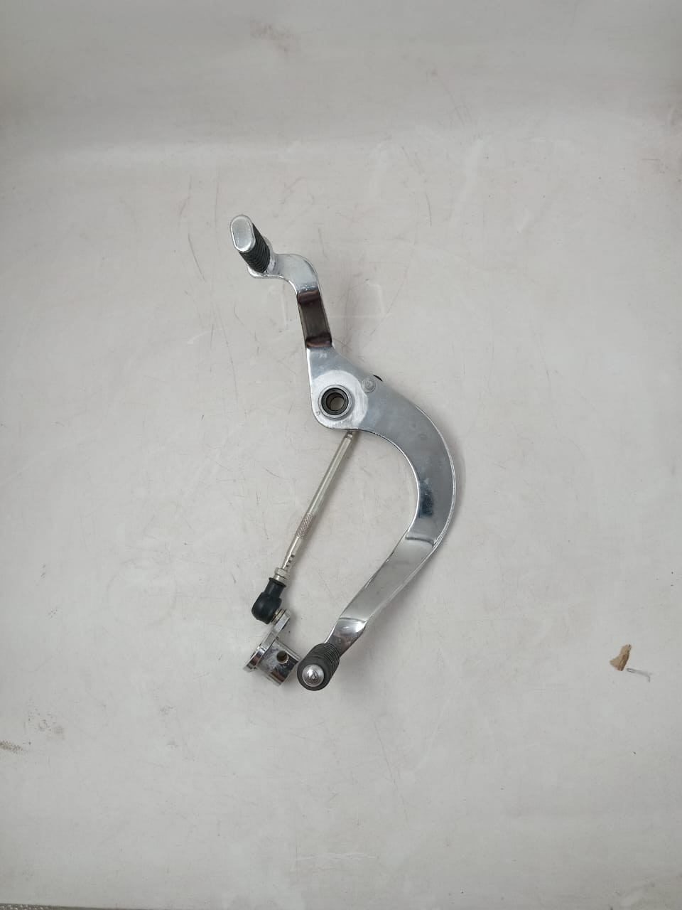 Bajaj Avenger 150 Gear Lever Complete image