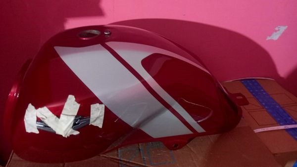 Bajaj V15 Fuel tank image