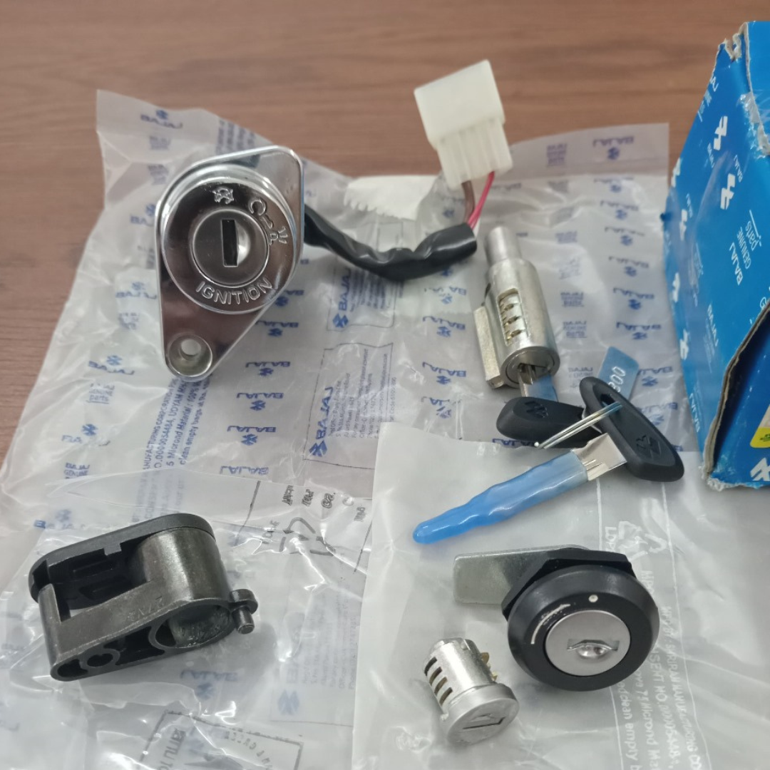 Bajaj avenger 150 lock set, LOCKSET ASSEMBL PD232602 image