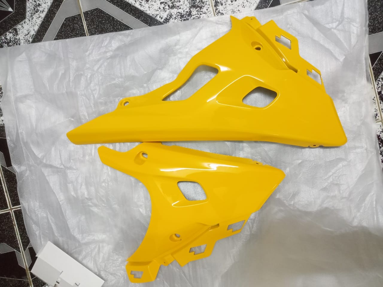 Engine Guard Without Sticker GSXR 150, COWLING, SIDE LOWER RH 94433-23K00, COWLING,SIDE LOWER LH 94443-23K00 image