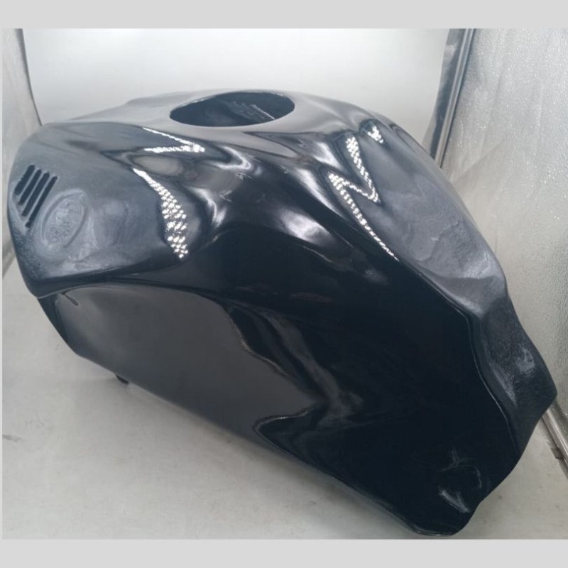R15 v4 / R15 M Tank cover condom tank image