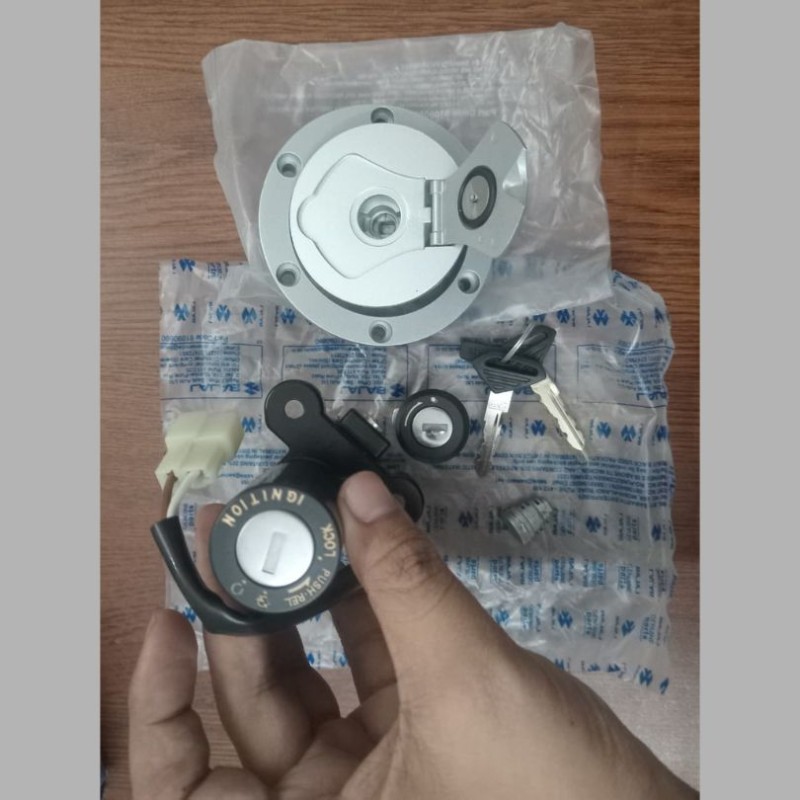 Full Lock Set Pulsar 135 CC, LOCK SET, CAP TANK FUEL, JW232601 image
