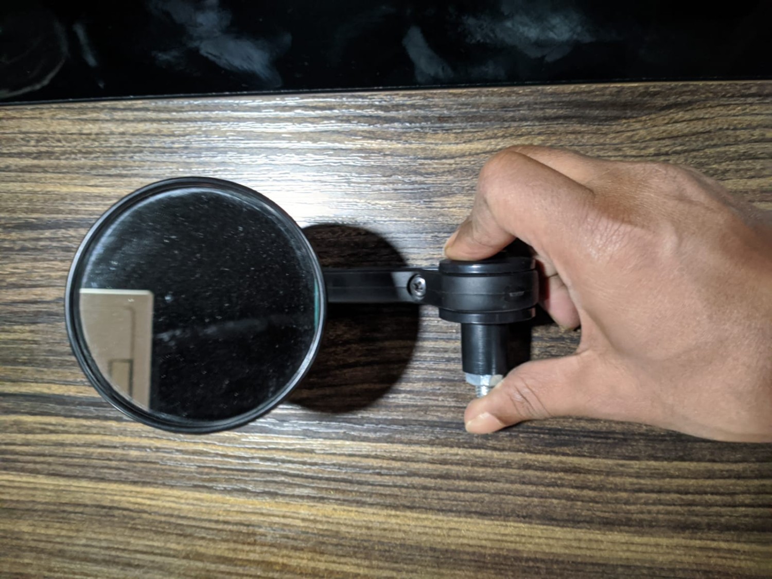 Handle looking Glass image