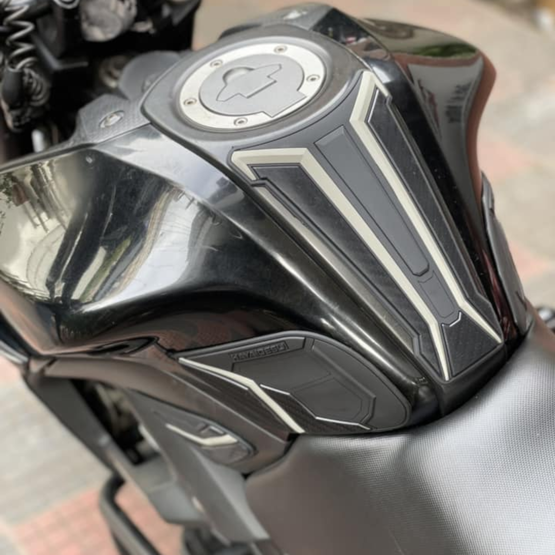Hayaidesu Fuel Tank Pad Premium Quality For MT 15 image