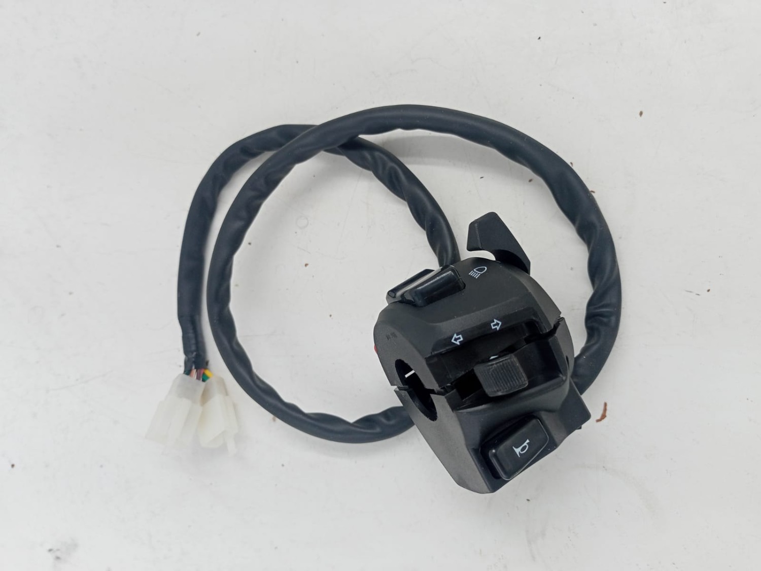 Left Side Switch Chapa FZS V1 image