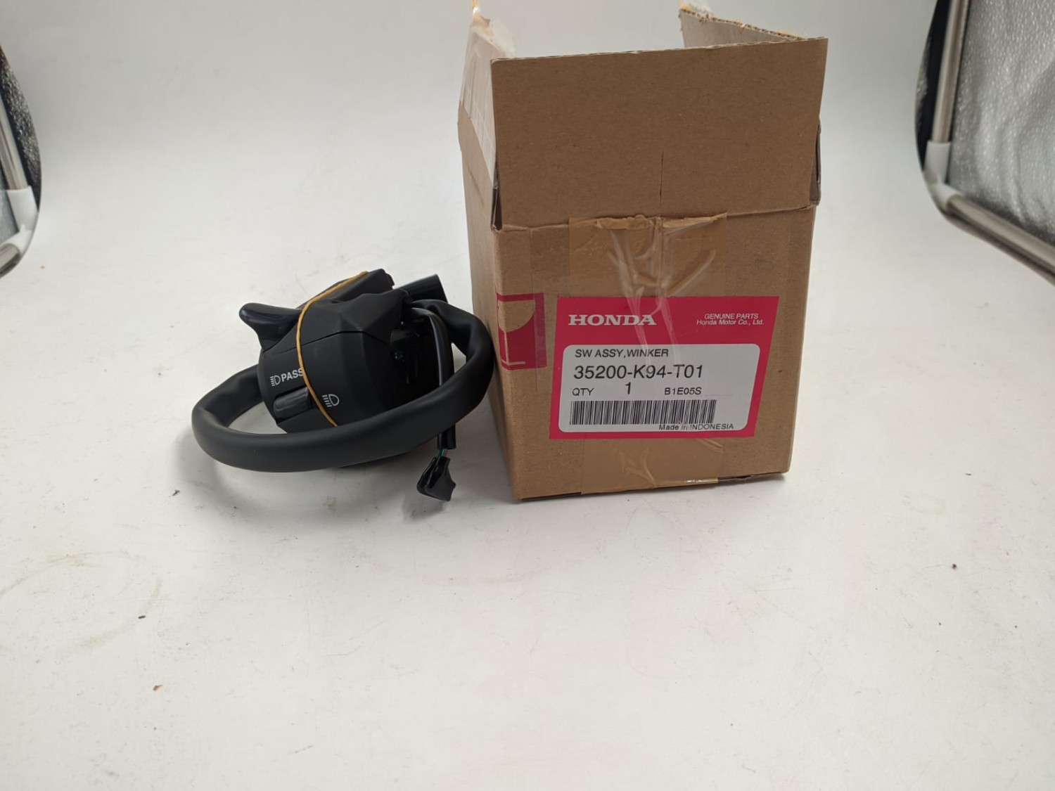 Left Switch Chapa Honda CB Exmotion SW ASSY, Winker 35200-K94-T01 image