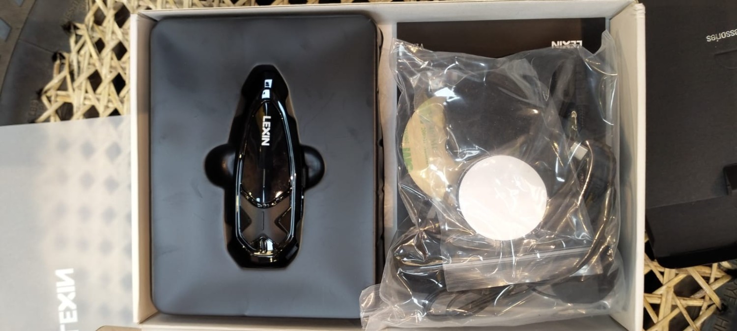 Lexin Gtx bluetooth communicator - 10 rider connection n distance cover up to 2 km image