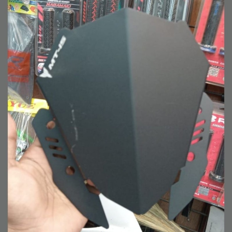 MT-15 classy metal visor windshield image
