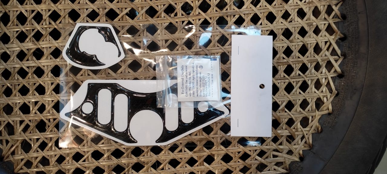 R15 V4/ R15M crown sticker image