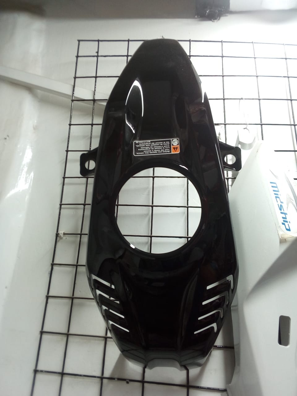 Tank Middle Part / Top Cover R15 V3 Indian image