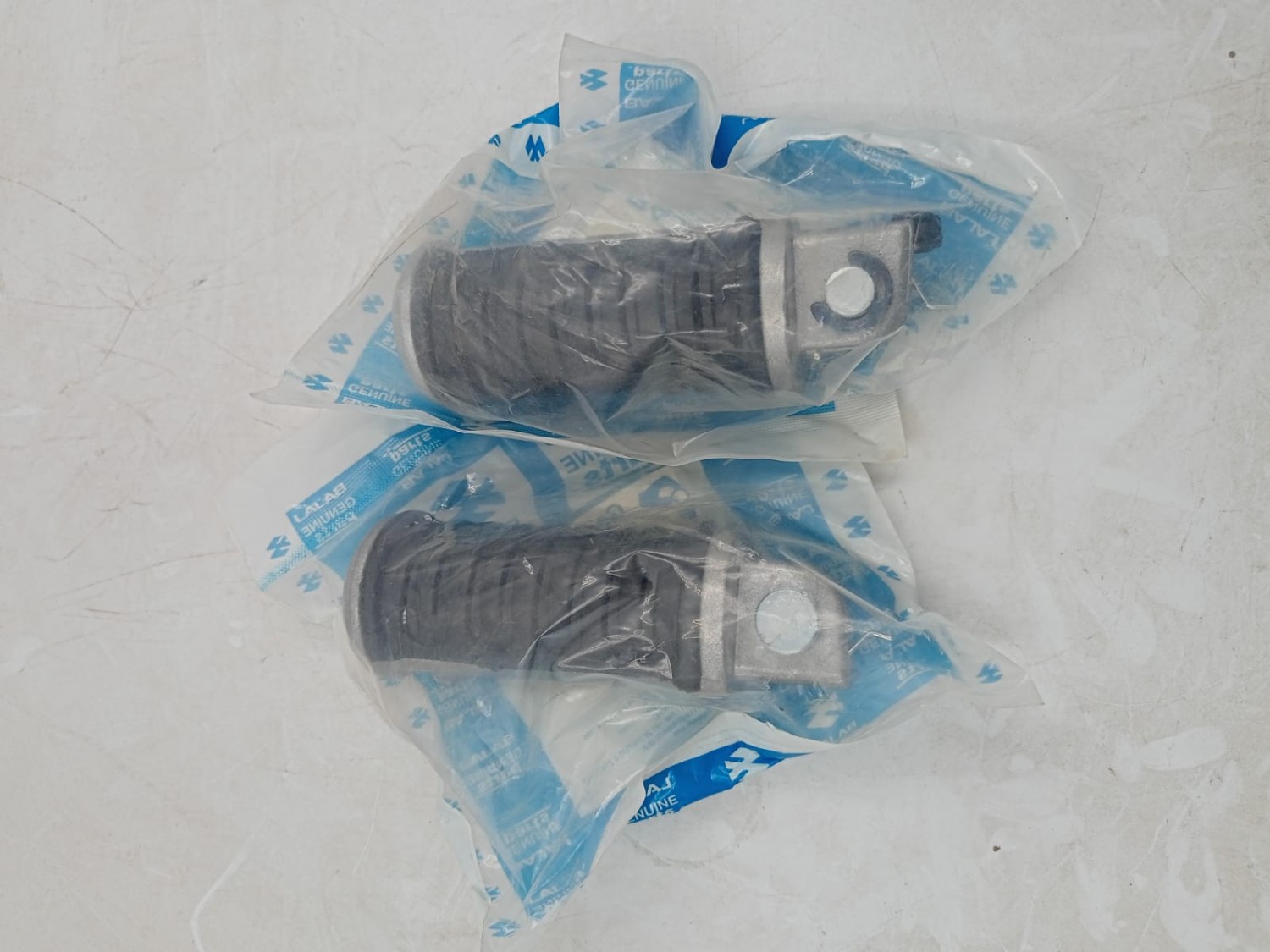 Pillion Footrest (pair) for Bajaj Avenger 150 image