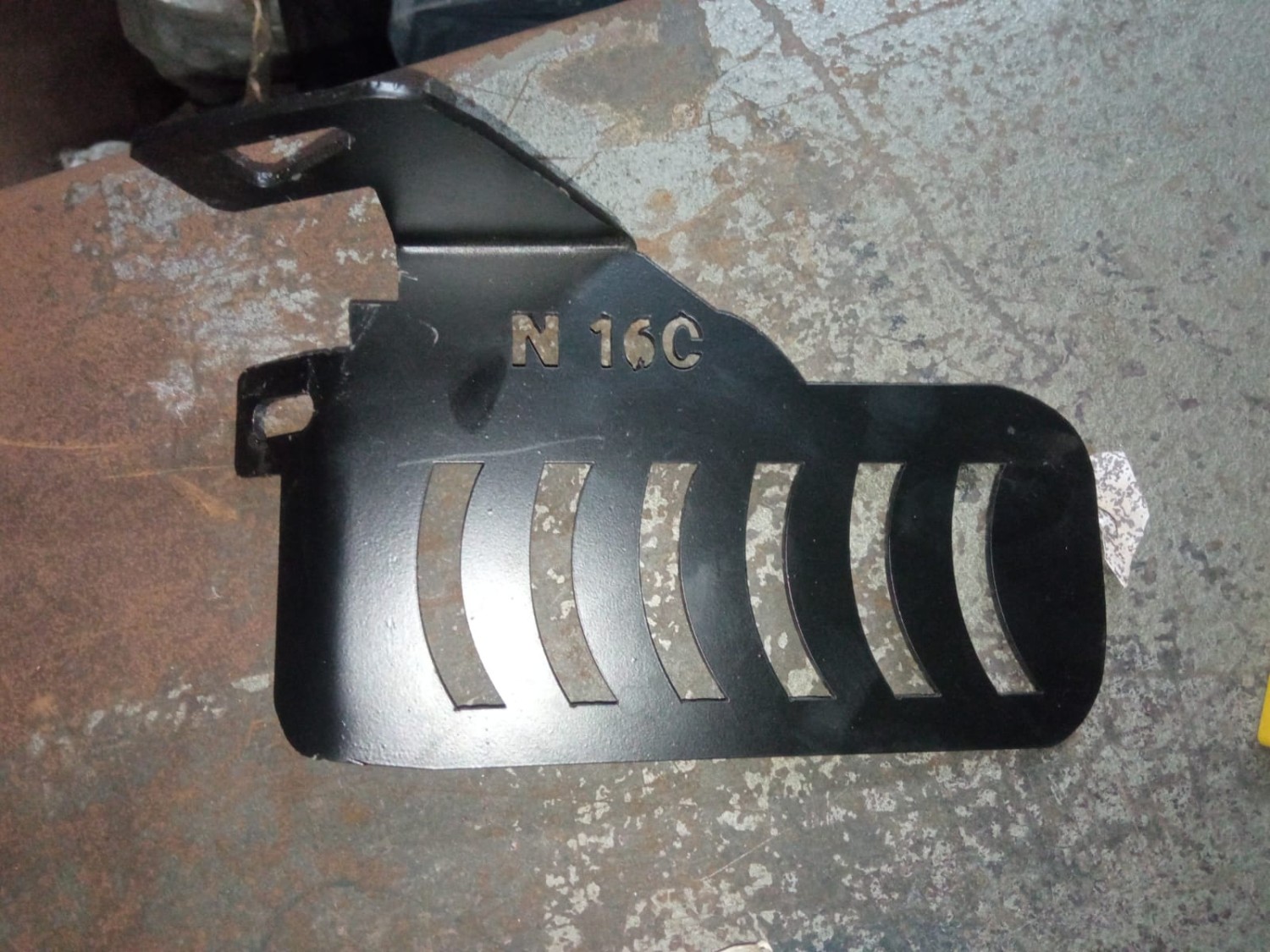 Pulsar N160 Foot stand Saree guard image