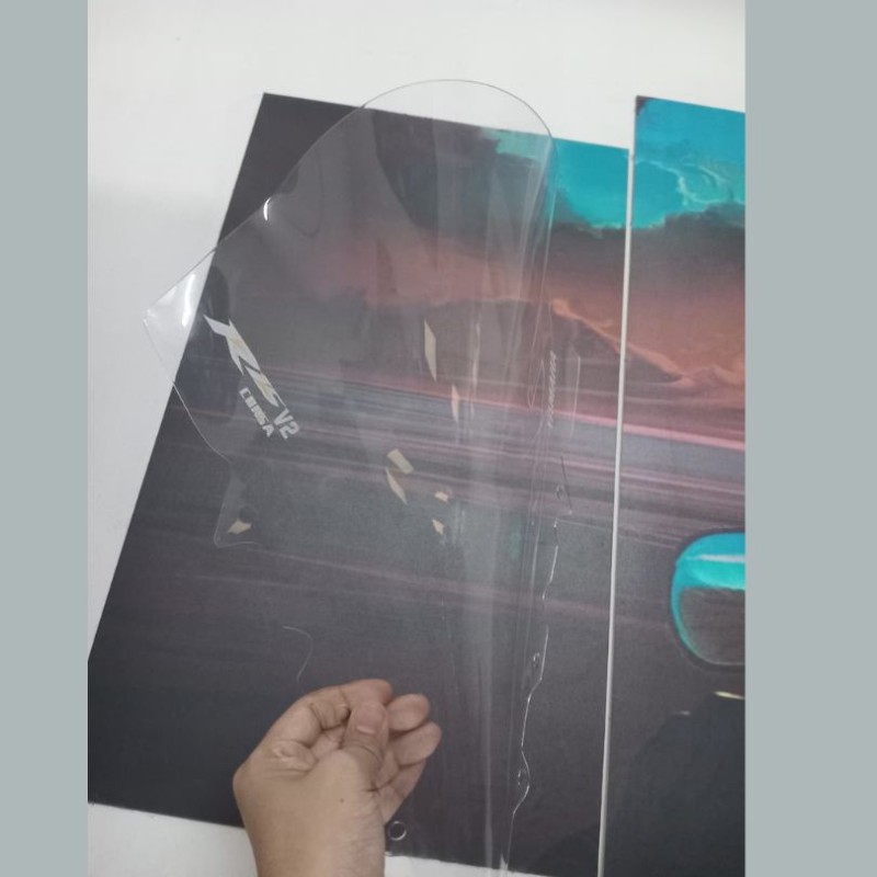 Transparent Windshield / Visor R15 V2 image