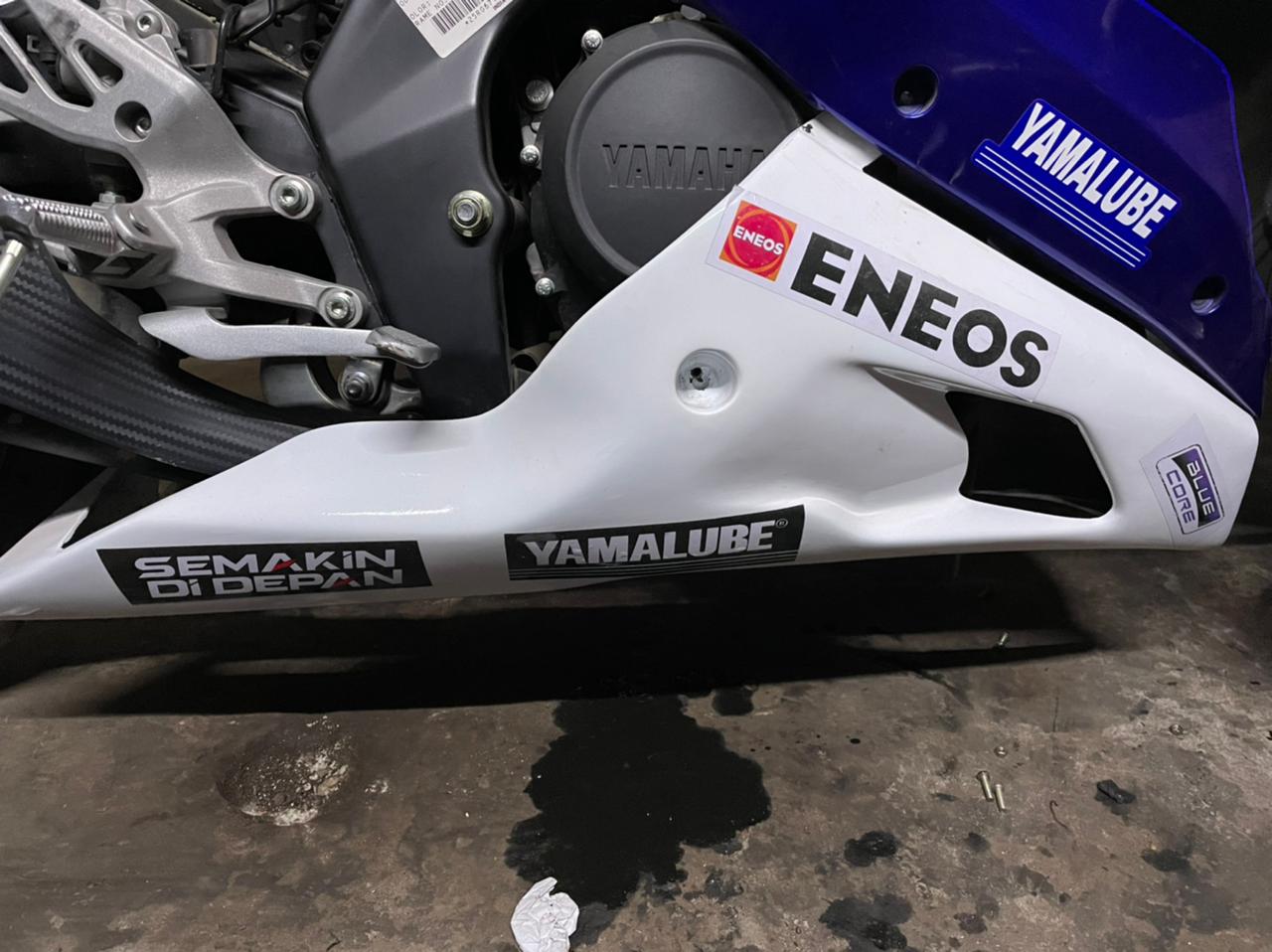 R15 v3 Under Belly Pan (Silver/ Black/ Yellow / Red) image