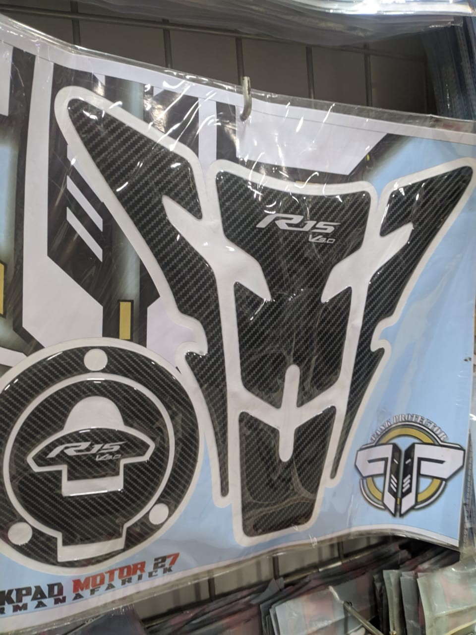 R15 V3 Carbon Premium Tank Pad image