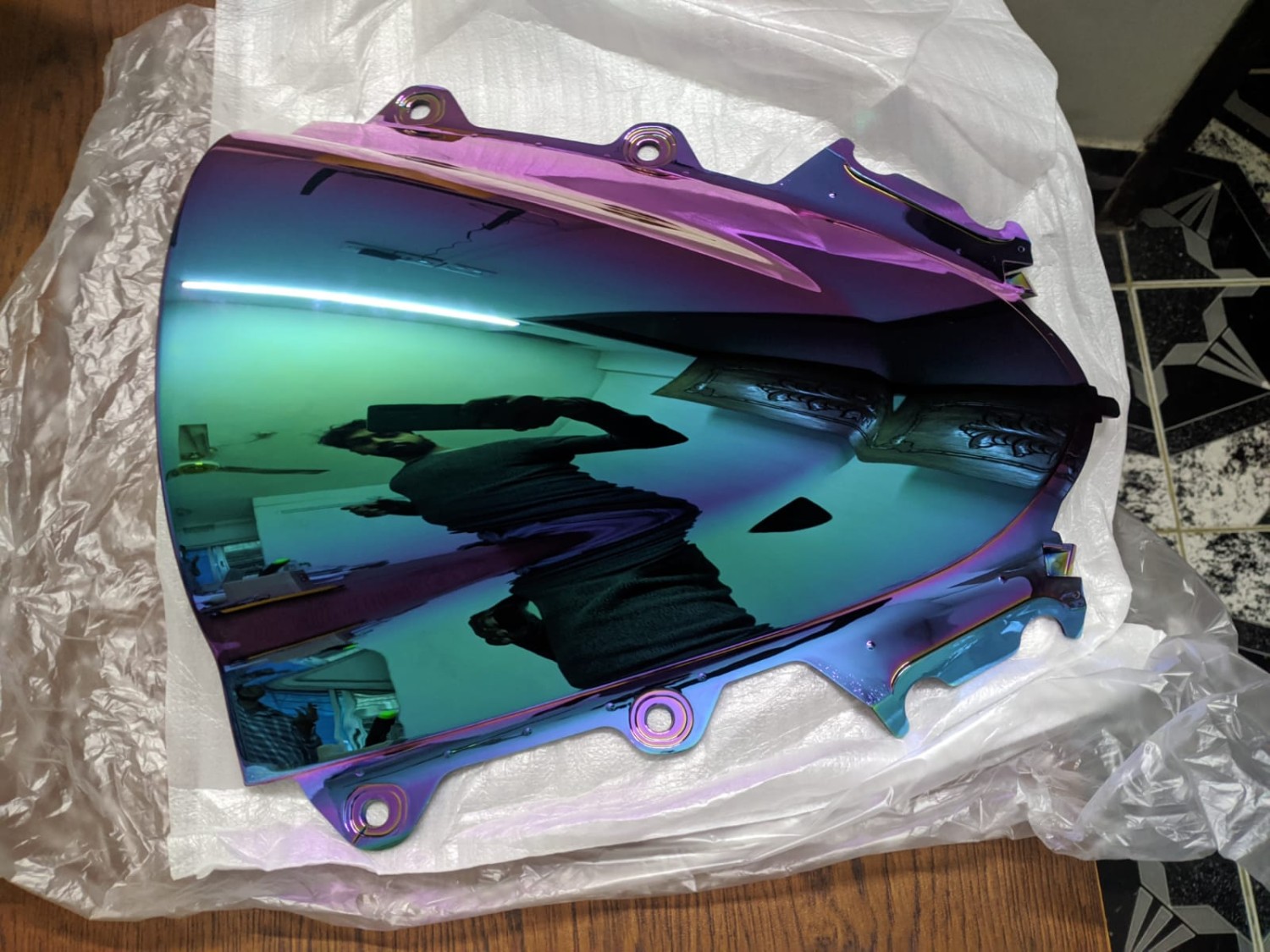 R15 V3 Mercury Visor R Series Windshield image