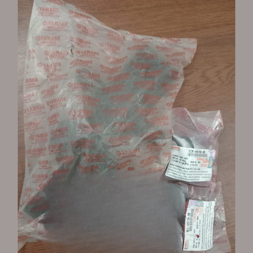 Rear Fender R15 V2 1CK-F1629-00 , License Light ASSY- 1CK-H4740-00, Rear Reflector ASSY- BE1-H5130-00 image