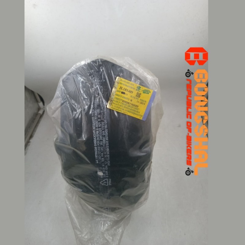 Rear Tire Guard with Clamp Bajaj Pulsar NS 160, ASSEMBL HUGGER JL181409, TUBE REAR HUGGER JF181005 image
