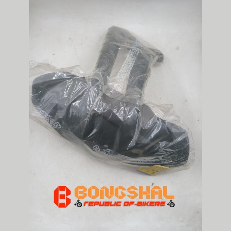 Rear Tire Guard with Clamp Bajaj Pulsar NS 160, ASSEMBL HUGGER JL181409, TUBE REAR HUGGER JF181005 image