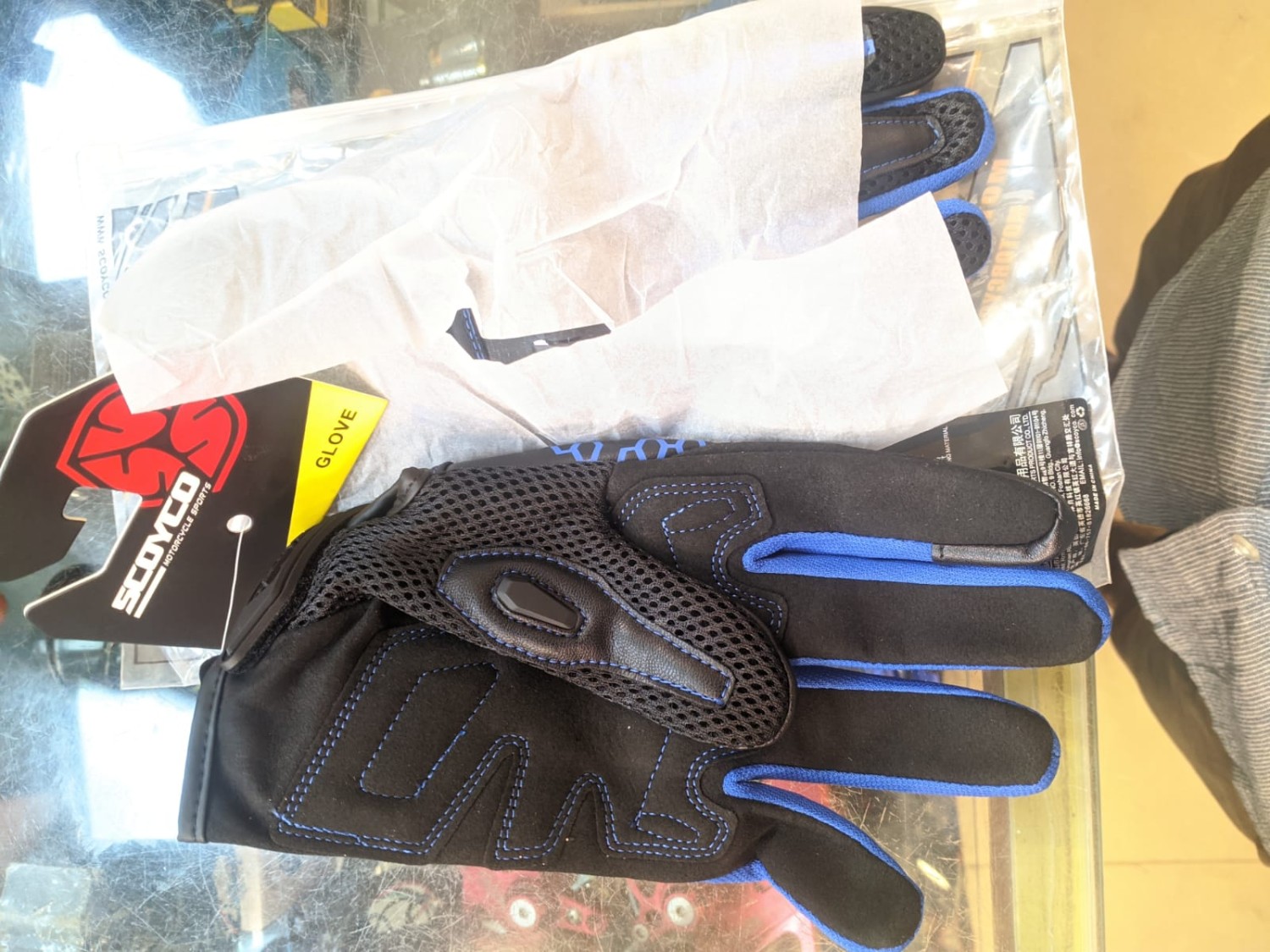 Scoyco Carbon Sporty Gloves image