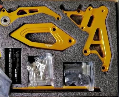 Shark Power Foot Pack Golden Color for R15 v3 image