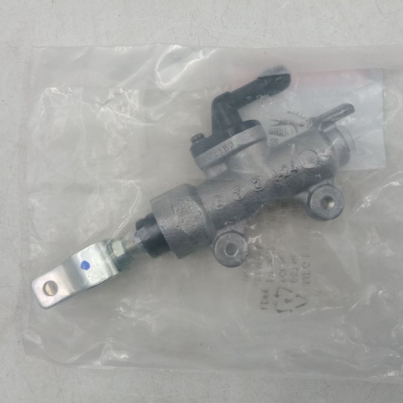Stock Rear Master Cylinder Gixxer DD, CYLINDER ASSY, RR MASTER 69600-34J00-000 image
