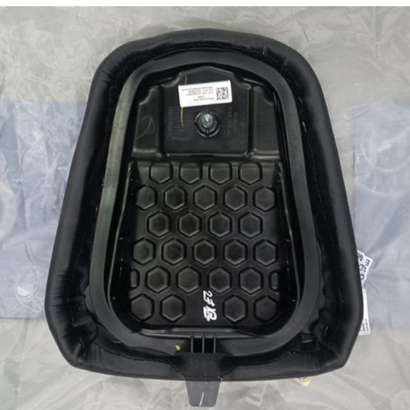 Stock Seat 1 Piece TVS Raider 125, SEAT ASSY RR, N6130540 image