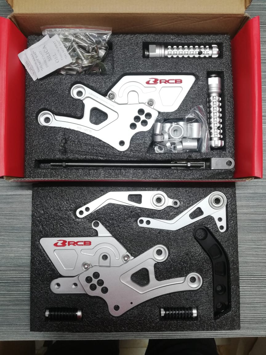 Rcb Aftermarket Step Holder / Footrest For R15 V3 image