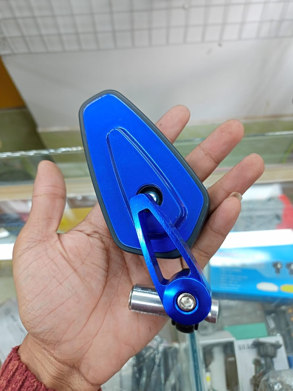 Universal Handle Looking Glass image