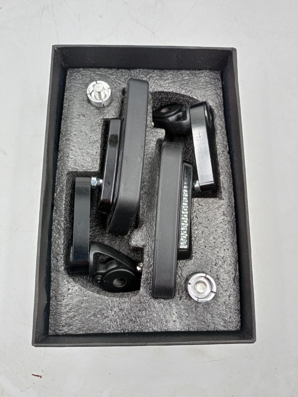 Universal Handle Looking Glass image