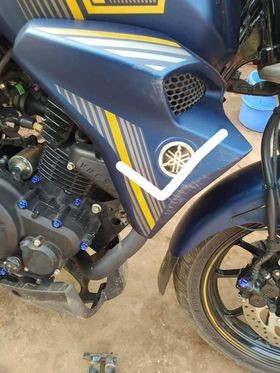 Yamaha Fz v2 Tank Lower Intact image