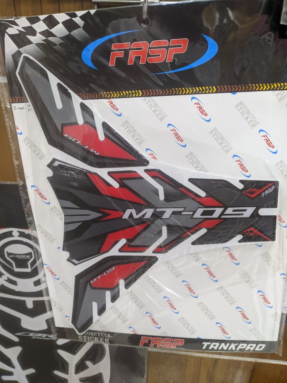 Yamaha MT 09 Premium Tank Pad image