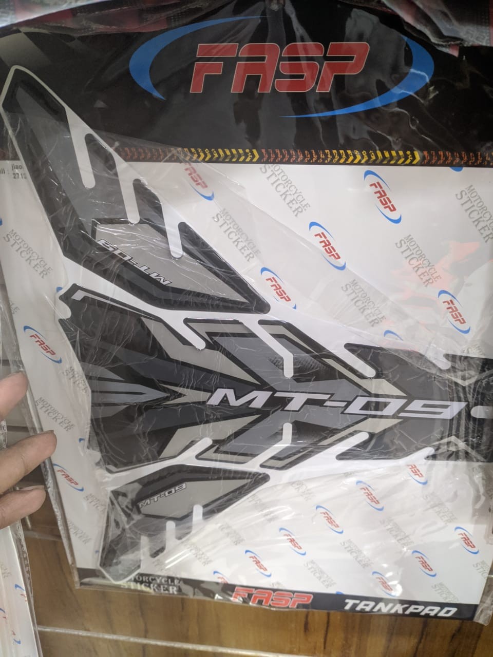 Yamaha MT 09 Premium Tank Pad image