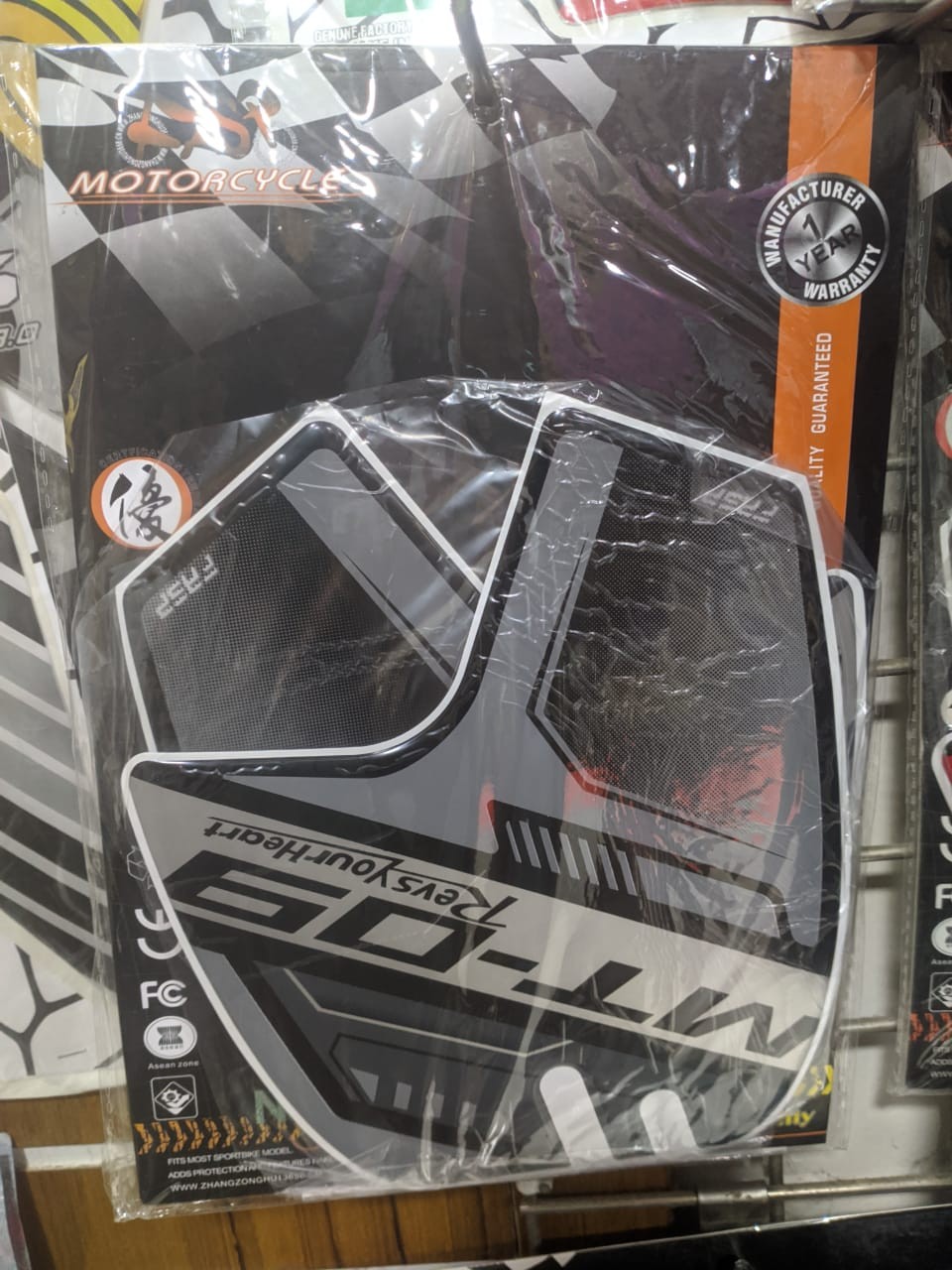 Yamaha MT 09 Premium Tank Pad image