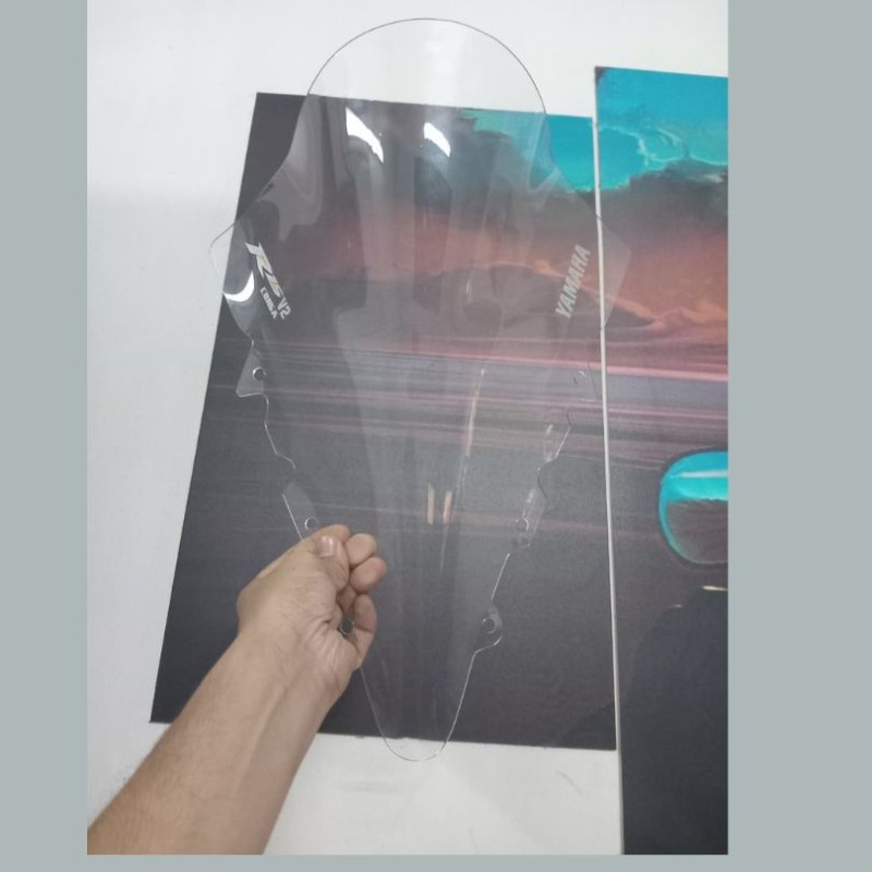 Transparent Windshield / Visor R15 V2 image