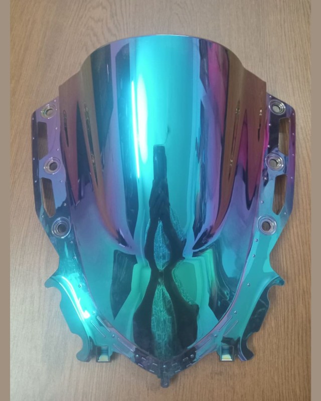 R15 v4 / R15 M Windshield Mercury / Black Visor image