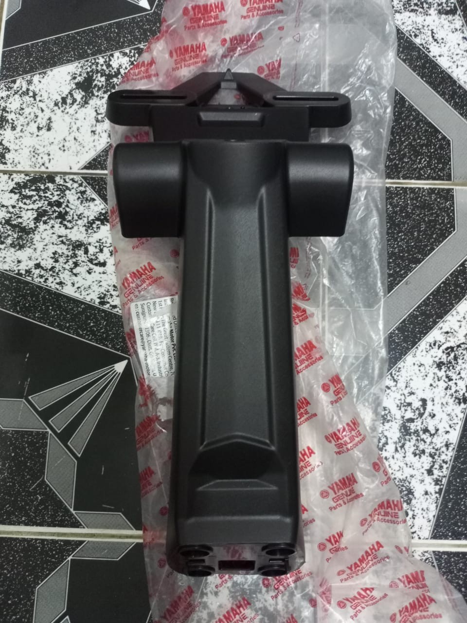 Stock Rear Fender Number Plate Holder R15 V4 / R15M Indian, GUARD MUD, BK7-F1629-01 image