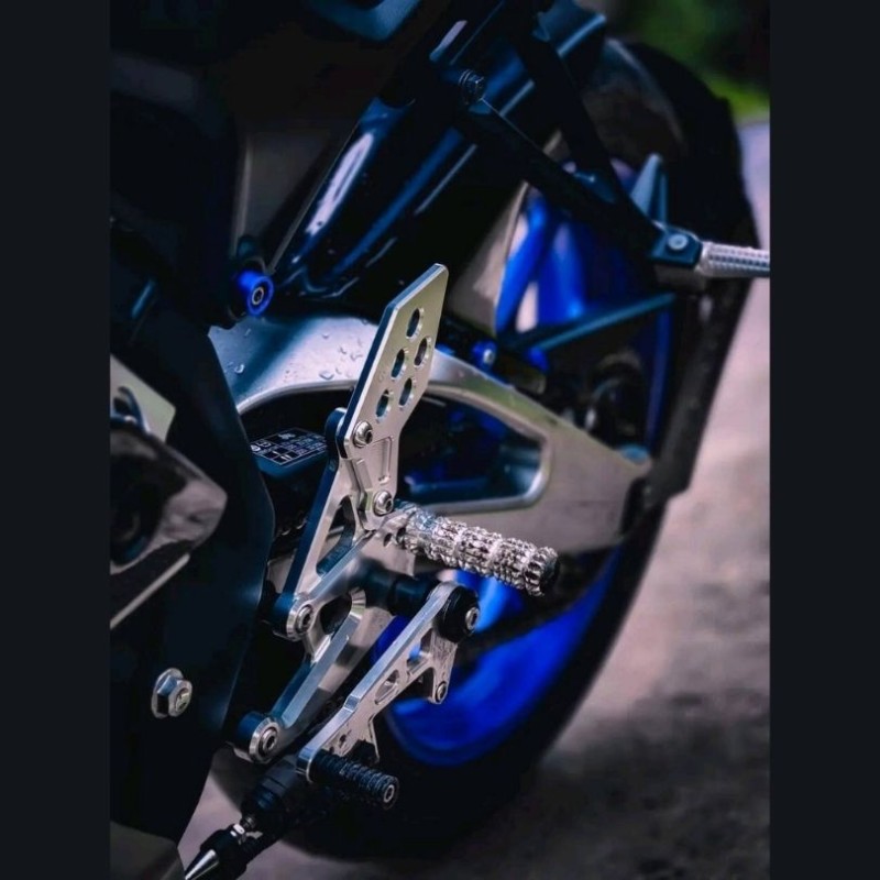 Fakie Footrest For R15 / MT 15 image
