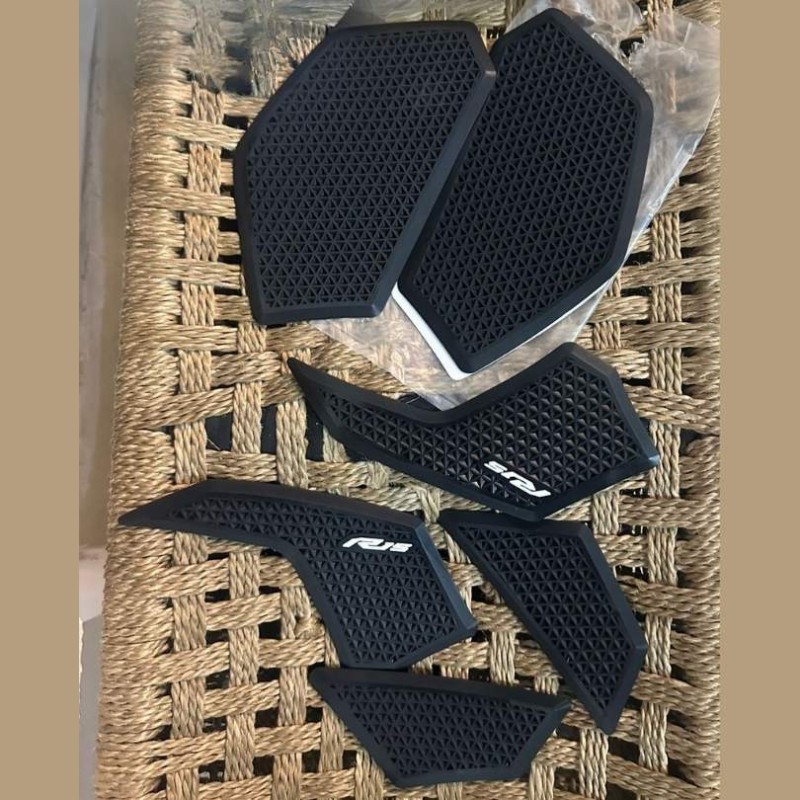 R15 M/ v4 Premium Tank pad image