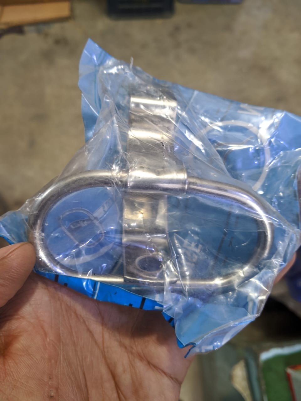 pulsar as 150 headlight glass price