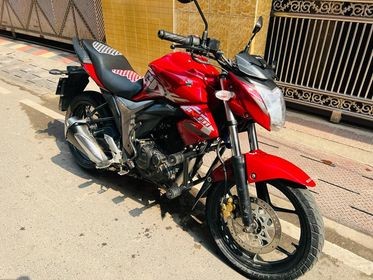 Gixxer deals maroon colour