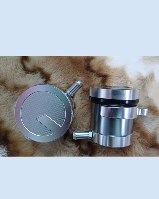 Chigo Universal CNC Aluminum Brake Fluid Reservoir Clutch Cylinder Tank Oil Fluid Cup Silver