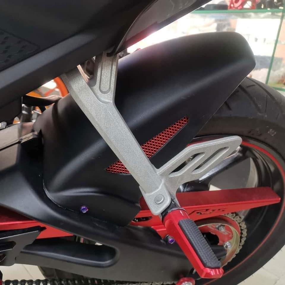 R15 v3 Stylish Tire Guard Hagger