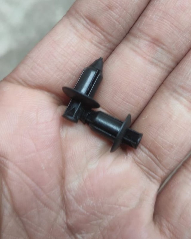 Body Plastic Clip (2 Piece)