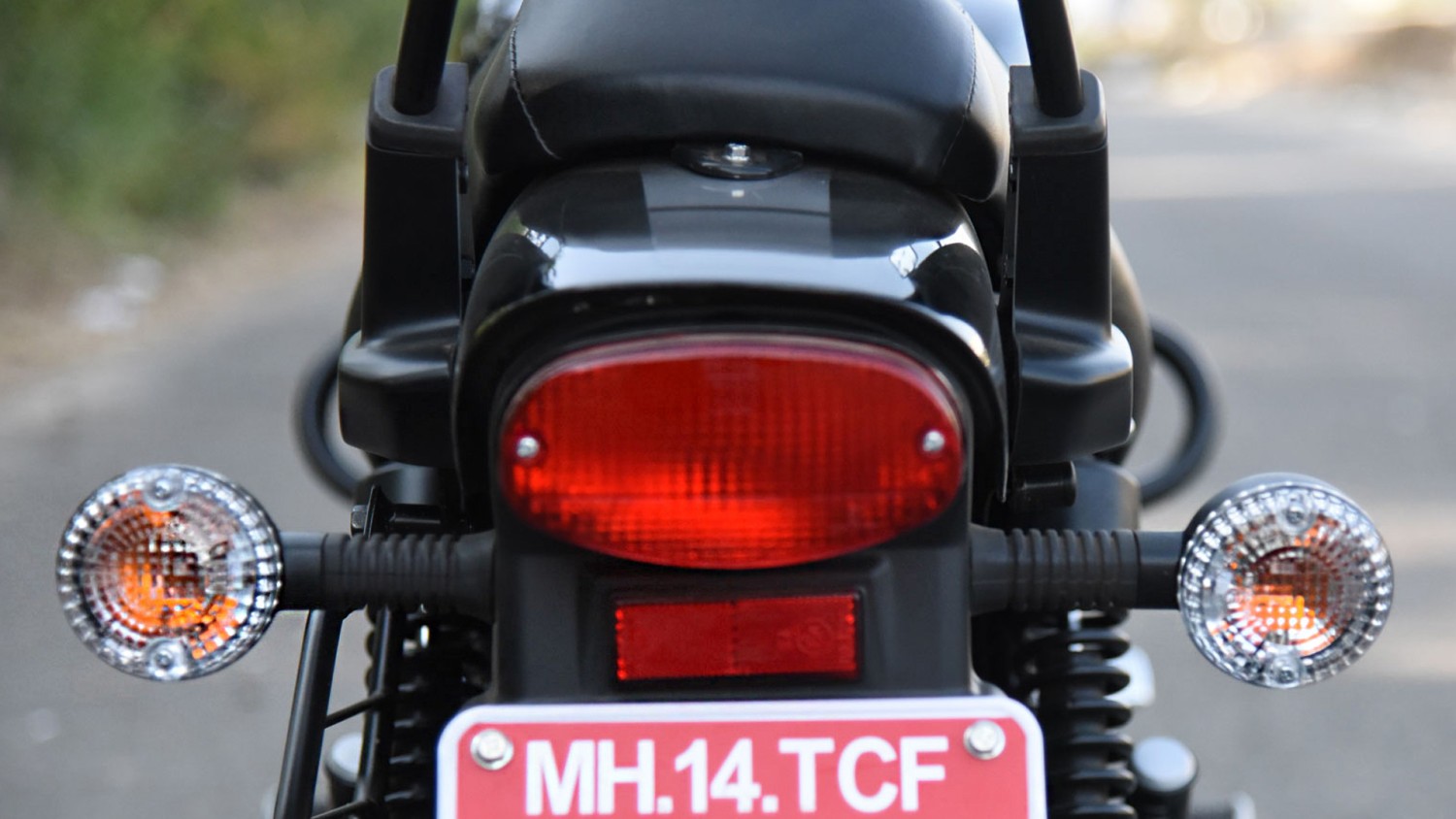 Bajaj avenger tail light red deals cover price